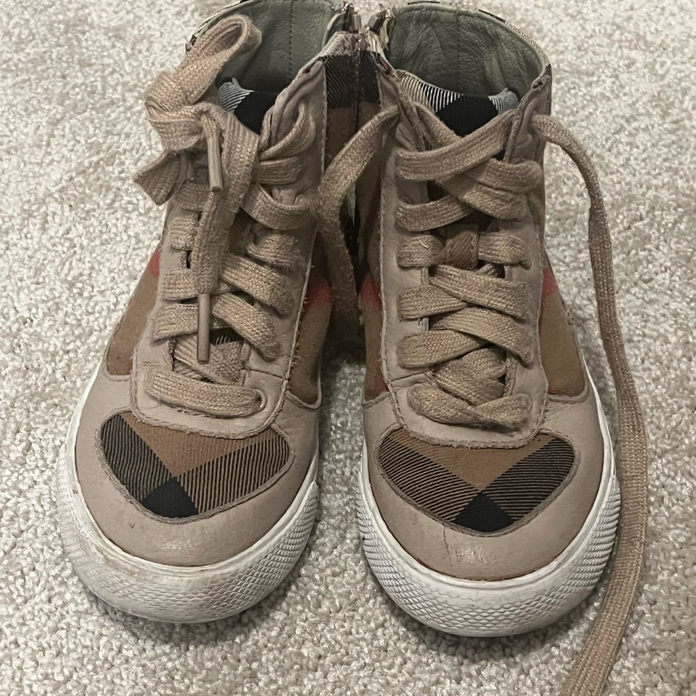 Burberry shoes for boys size 29
